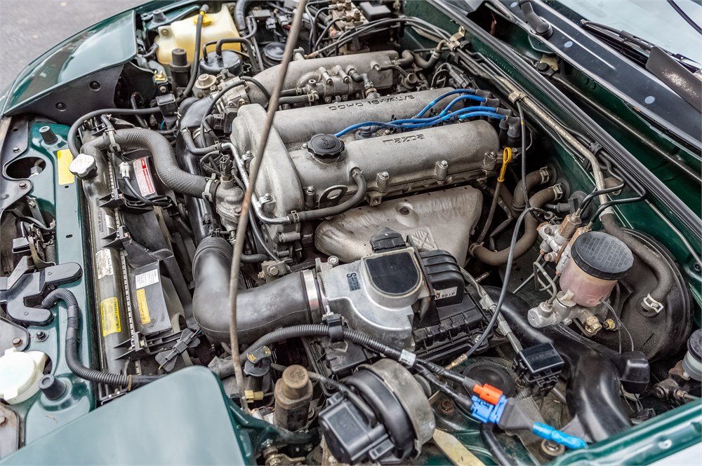 Fuel-injected 1.6-liter inline-four engine