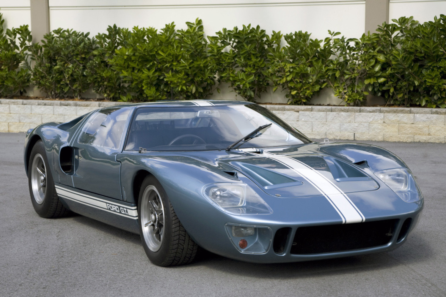 7. Ford GT40 (Road Version)