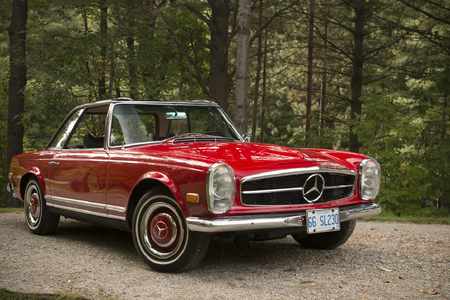 Mercedes-Benz 230SL.