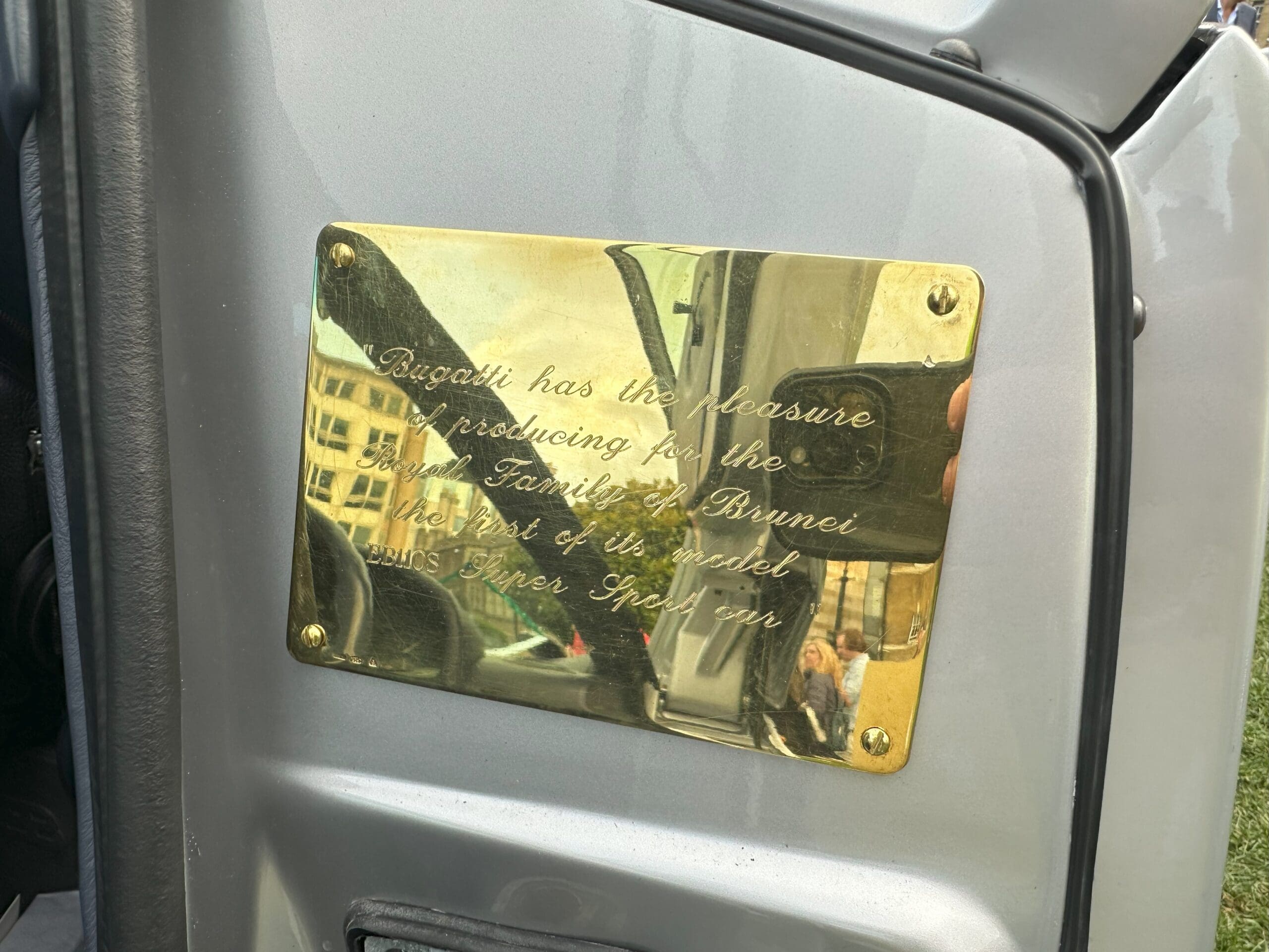 London Concours 2025 (1993 Bugatti EB110 SS -plaque)